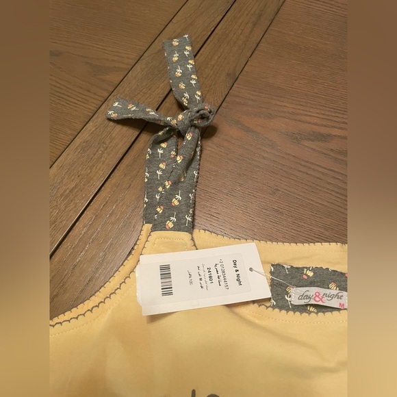 Day & Night Womans No STRESS Yellow & Gray Tank Top NWT Size Medium Daisy Cotton - Picture 3 of 7